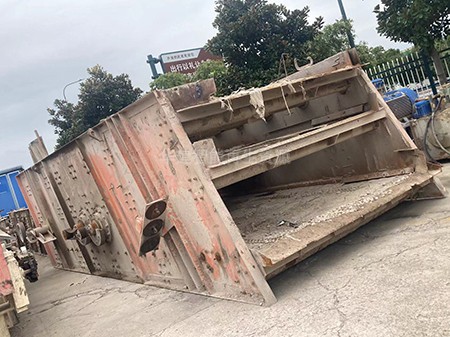 二手振動(dòng)篩破碎機(jī)出售