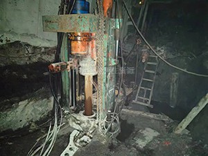 如何修復(fù)反井鉆機(jī)上液壓缸內(nèi)孔